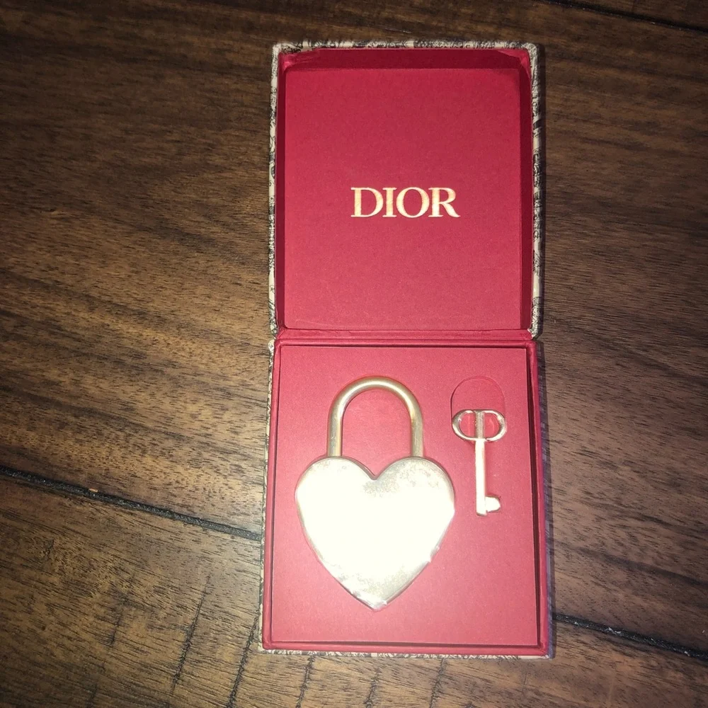 Dior Heart Padlock & Key W/Box 2023 Valentine Limited Novelty - Picture 3 of 7
